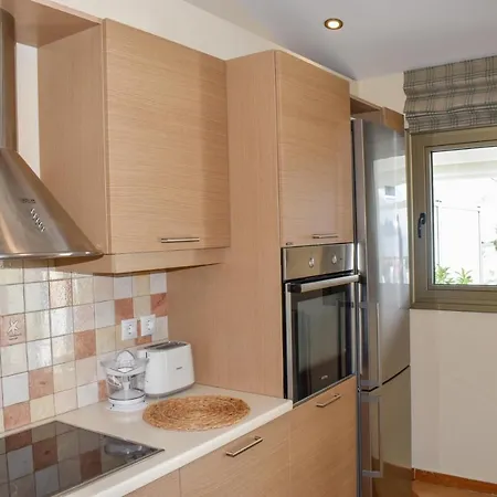 Zoe's Flat Megali Ammos *