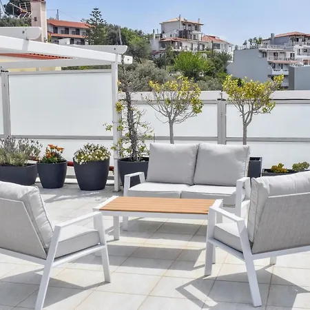 Zoe's Flat Megali Ammos *