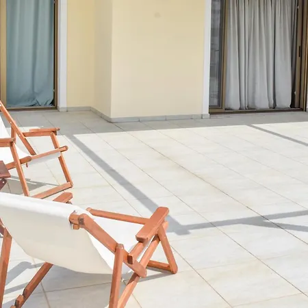 Zoe's Flat Megali Ammos