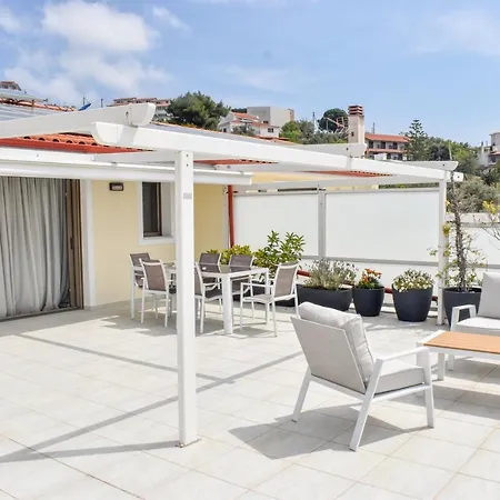 Zoe's Flat Megali Ammos *