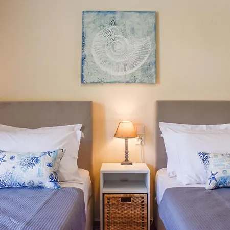 Zoe's Flat Megali Ammos *